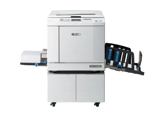 RISO SF5350 EII ist ein praxisorientierter digitaler Duplikator für schnelle und kostengünstige Druckserien im täglichen Einsatz. Ideal für Schulen, Hochschulen, Büros, Behörden und Druckumgebungen, in denen konstante Leistung und einfache Wartung gefragt sind. Das Gerät erreicht bis zu 110 Seiten pro Minute; 600×600 dpi sorgen für gut lesbaren Text und saubere Grafiken. Papier von 46–210 g/m² wird unterstützt, sodass sowohl Standardpapier als auch stärkere Medien und Umschläge verarbeitet werden können. Die Bedienung erfolgt über einen Touchscreen, Druckjobs können per USB oder von Speichermedien gestartet werden. Offizielle Lieferung und Service in Deutschland (Bayern) über DETAKO. Mehr: detako.de.