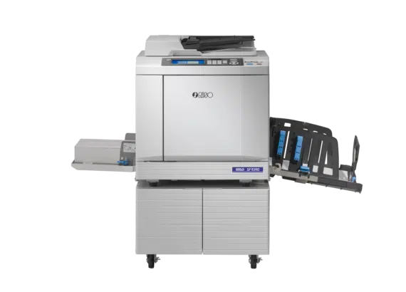 RISO SJ9390 — инновационный цифровой дупликатор, обеспечивающий впечатляющую скорость печати до 190 страниц в минуту и предназначенный для предприятий и учреждений с высокими потребностями в тиражировании. Разрешение 600 × 600 dpi гарантирует четкое воспроизведение текста и графики даже в мелких деталях. Поддержка формата до A3 и работа с бумагой плотностью до 210 г/м² позволяют гибко адаптировать печать под разные задачи. Сенсорная панель с понятным меню и автоматическое определение формата листа делают использование удобным. Энергосберегающий режим и умеренные расходы на сервис превращают SJ9390 в практичное долгосрочное решение для интенсивной офисной печати.